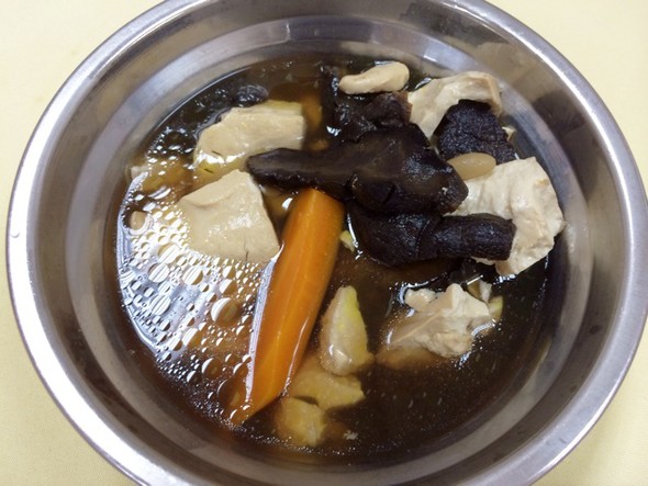是日靓汤:生地麦冬豆腐汤.