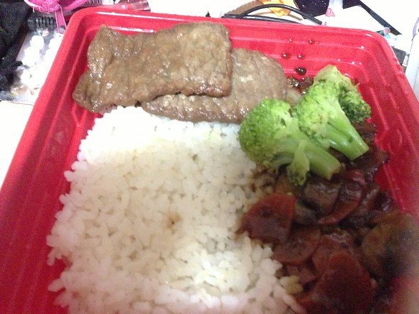 黑椒牛排饭