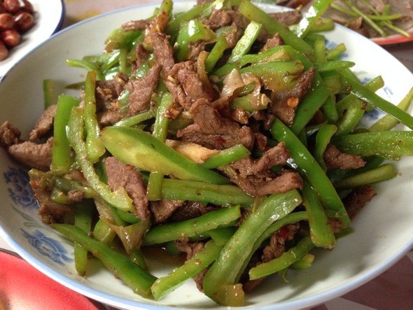 酸菜豆丝炒肉辣椒炒肉蒜苔炒肉油花生米_三虾饺子小肠图片