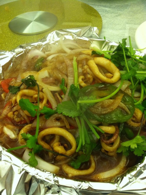 黑米腊肠饭,红烧沙鱼肚,生醉红壳虾,牛肉卷,铁板鱿鱼