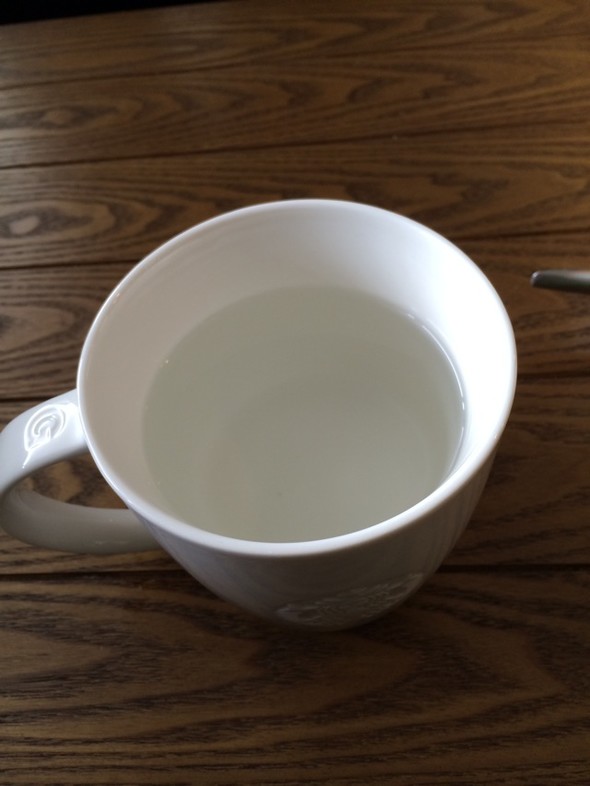 一大杯白开水