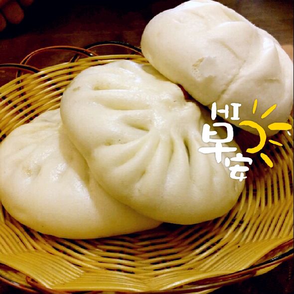 肉包子(有我半个脸大)