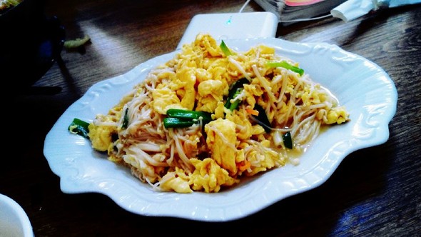 干锅包菜,金针菇炒蛋