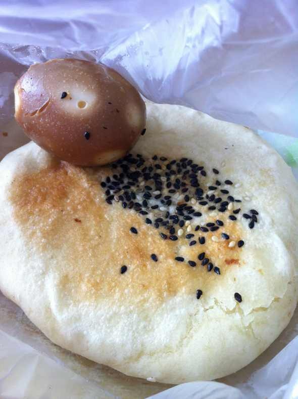 豆沙烧饼和卤蛋