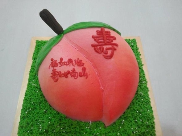 寿桃蛋糕_饼神的美食日记