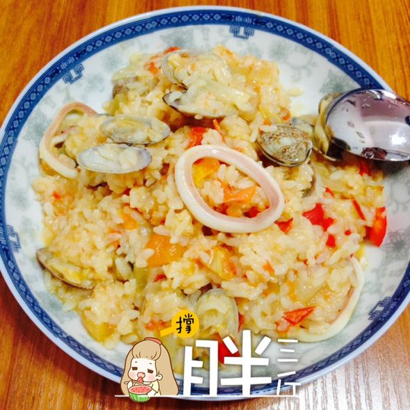 西班牙海鲜炒饭如何做_海鲜炒饭_虾酱炒饭(2)